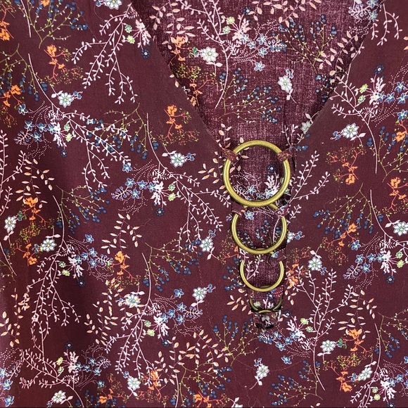 [Entro] Floral Bell Sleeve Top with Metal Rings - Picture 7 of 13